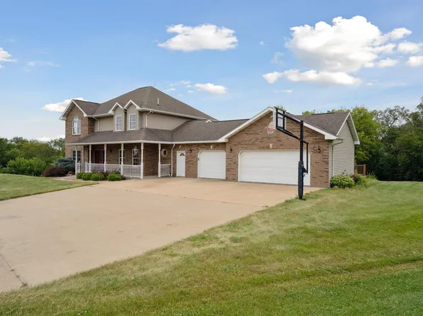 13580 Sundance Ct, Dubuque, IA 52002