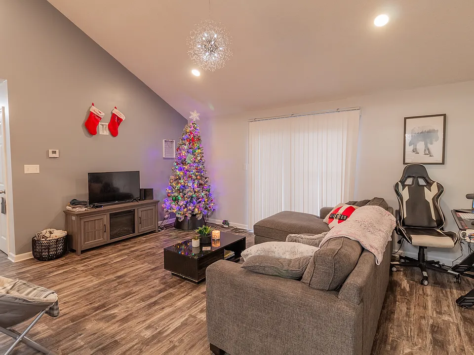 285 E Park Dr #7