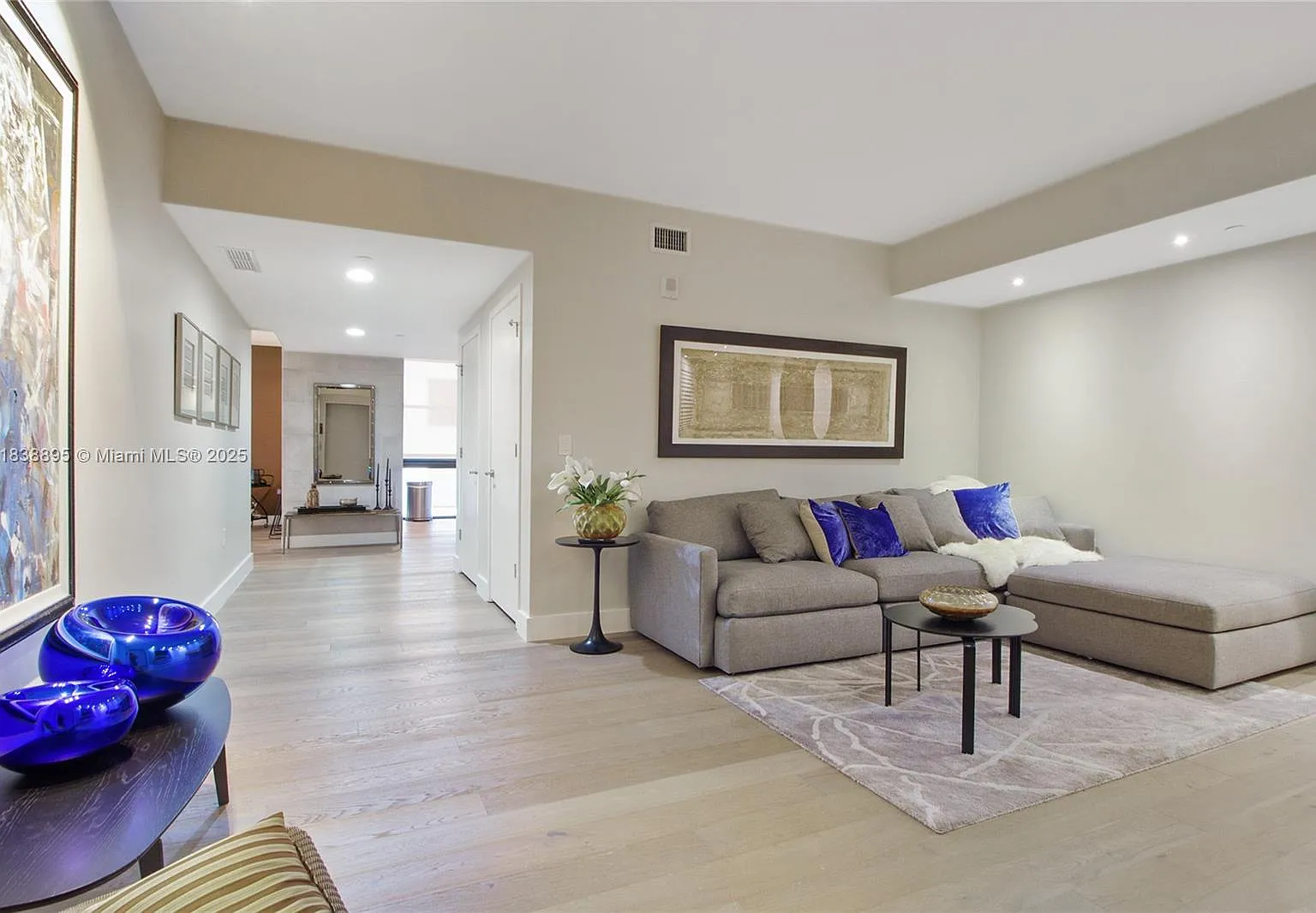 3 bed, 1778 sqft, $10,000 — Photo 3
