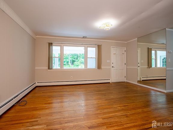 3rd image of 69 Monmouth Ave