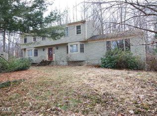 5 Horseshoe Ridge Rd, Sandy Hook, CT 06482