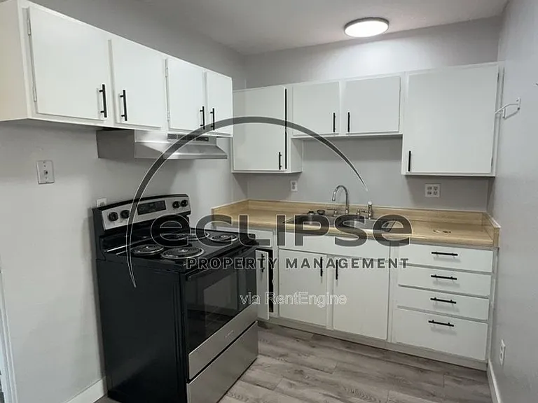 Summit View Apartments — Photo 124