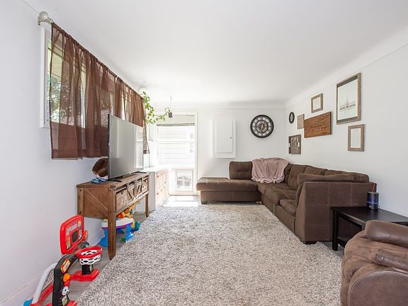 3rd image of 3 Winston Rd