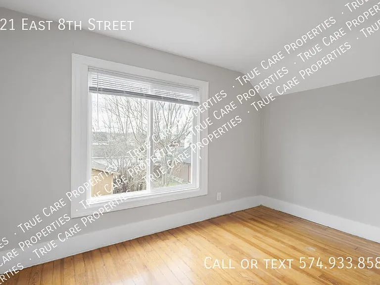 221 E 8th St — Photo 11