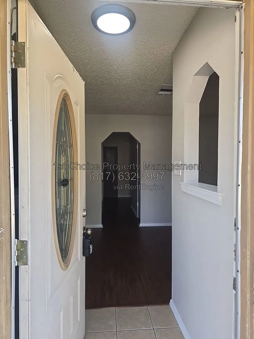 3 bed, 2.0 bath, 1270 sqft, $1,895 — Photo 3