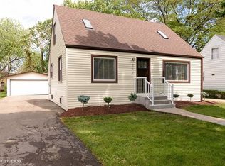 217 N Elmhurst Ave, Mount Prospect, IL 60056
