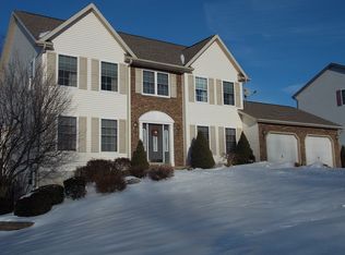 27 Vireo Dr, Mountain Top, PA 18707