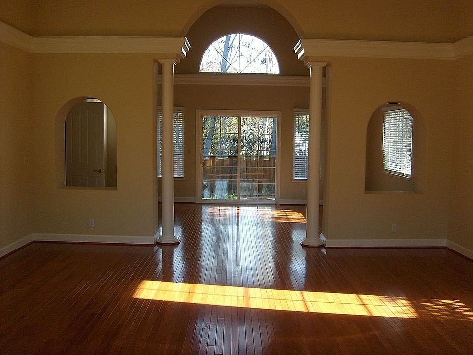 2nd image of 1624 Creek Dr
