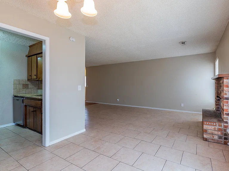 4902 S Gum Ave — Photo 18