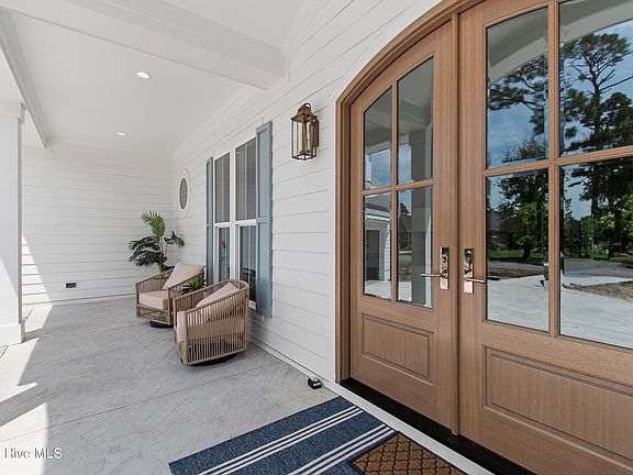 4th image of 2410 St James Drive SE
