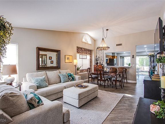 3rd image of 8019 Canto Ave