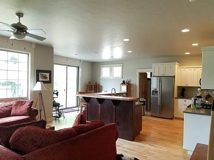 4 bed, 2.5 bath, 2533 sqft, $3,800 — Photo 3