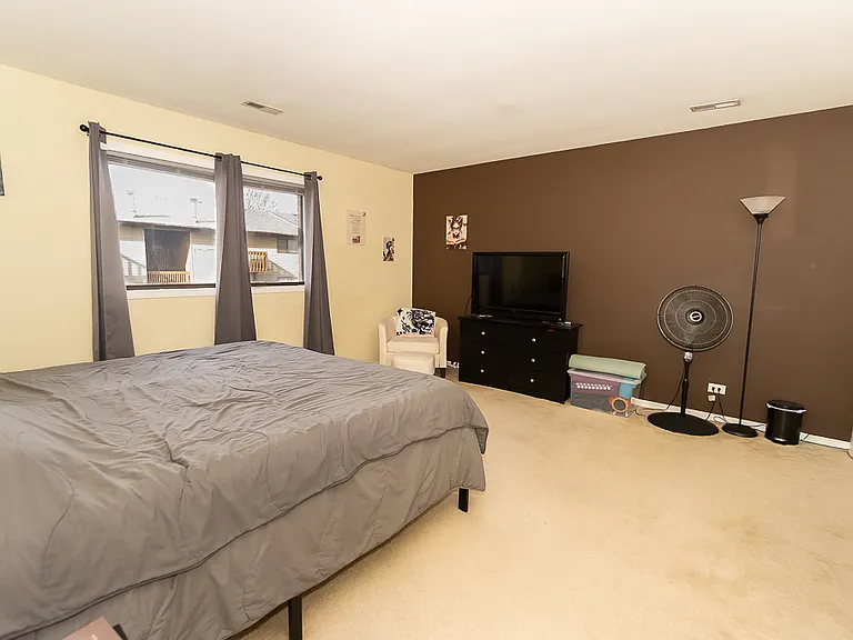 381 S Collins St #B — Photo 7