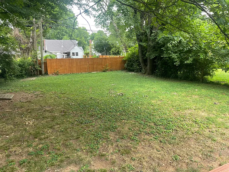 549 Sheridan Dr — Photo 15