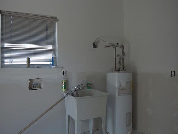 5th image of 104 Bedford St
