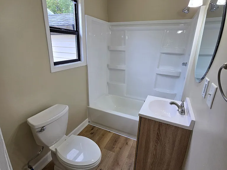 Full shower and tub