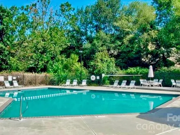 10 Laurel Place Dr, Asheville, NC 28803