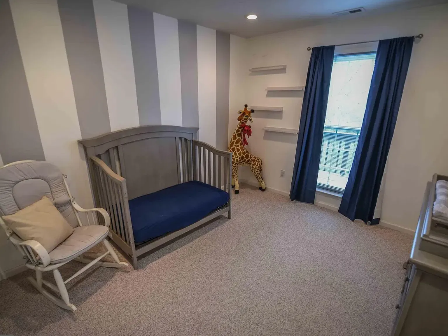 3 bed, 1605 sqft, $3,200 — Photo 2