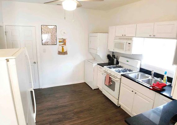 4th image of 2441 N Ashland Ave #2