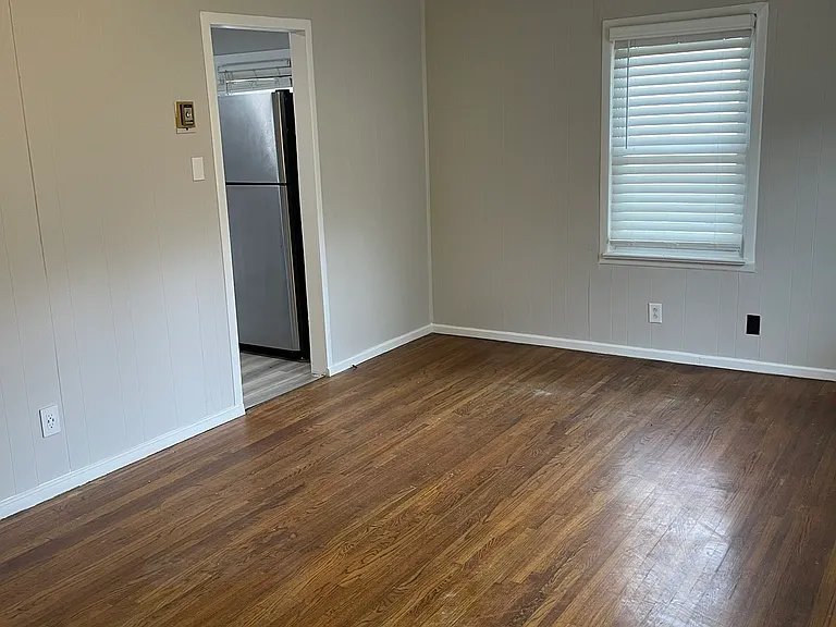 105 Brown Dr — Photo 5