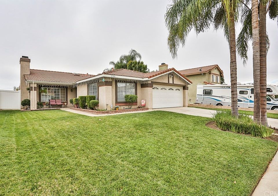 1st image of 25883 Hollyberry Ln