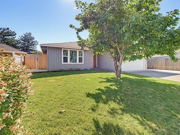 4th image of 2558 Alma Dr