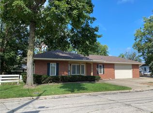 856 11th St, Charleston, IL 61920