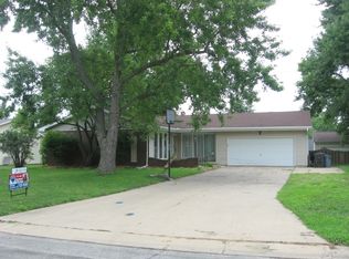 820 W Wildwood Dr, Mt Zion, IL 62549