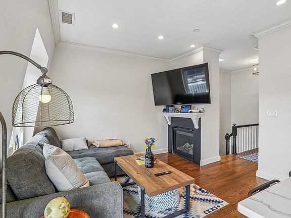 4th image of 31 Brighton St Unit 3