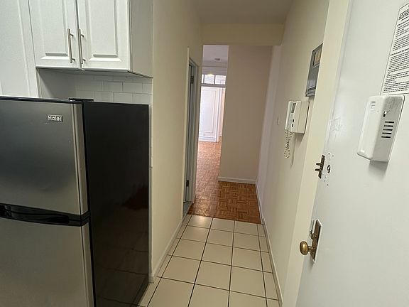 4th image of 220 E 78th St APT 10