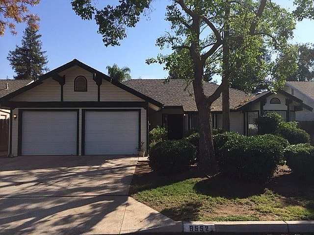 8552 N Rowell Ave photo 1