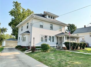 906 N 4th Ave E, Newton, IA 50208
