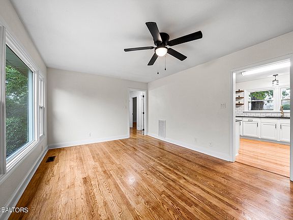 4th image of 5036 Fowler Ln