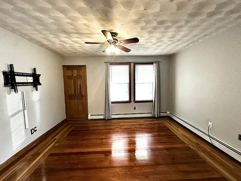 28 Earle St #3 — Photo 2