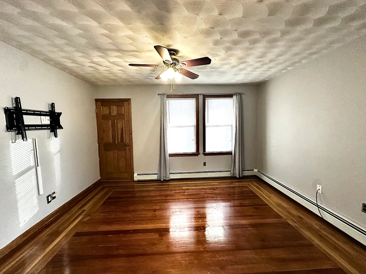 Building Photo - 28 Earle St #3
