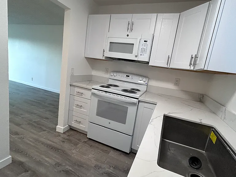 180 Las Flores Dr — Photo 8