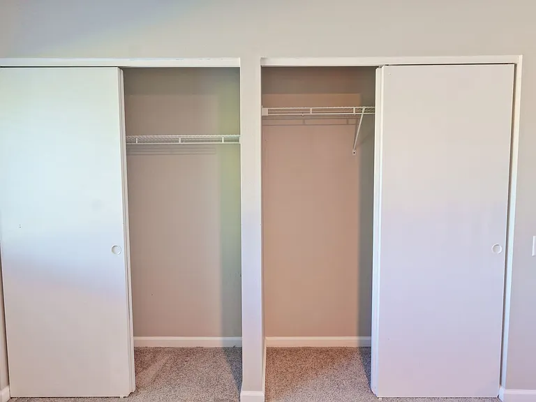 975 Barbizon Dr — Photo 12