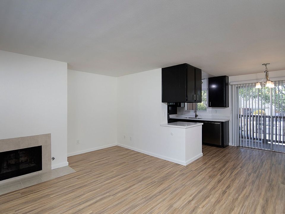 1st image of 125 Arbor Dr APT 9