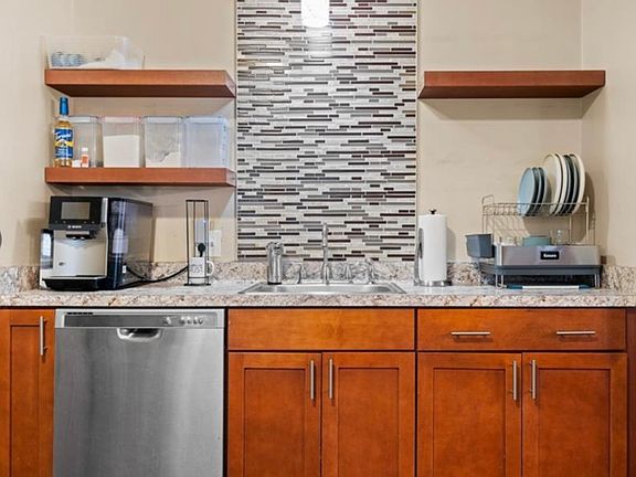 5th image of 171 Lafayette Ave APT 1