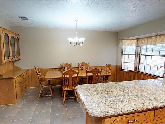 4th image of 209 Country Ln