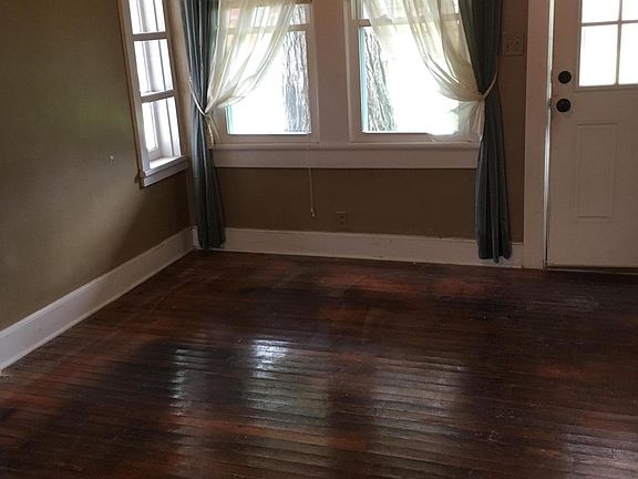 5th image of 164 College St S
