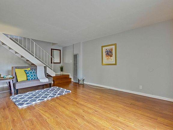 4th image of 3220 Parkhaven Dr
