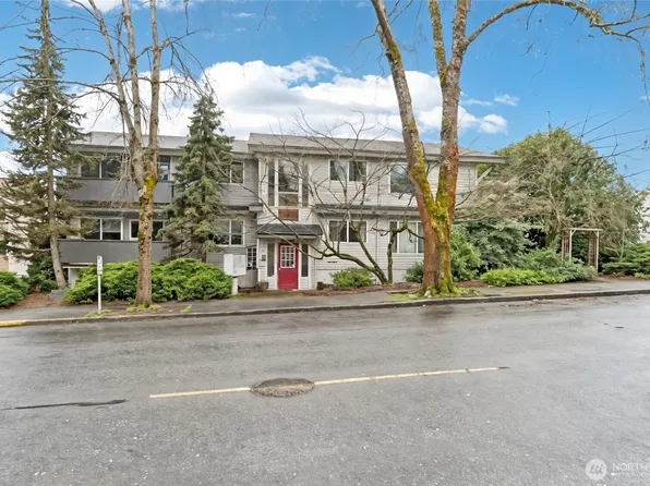 12567 35th Avenue NE #204, Seattle, WA 98125