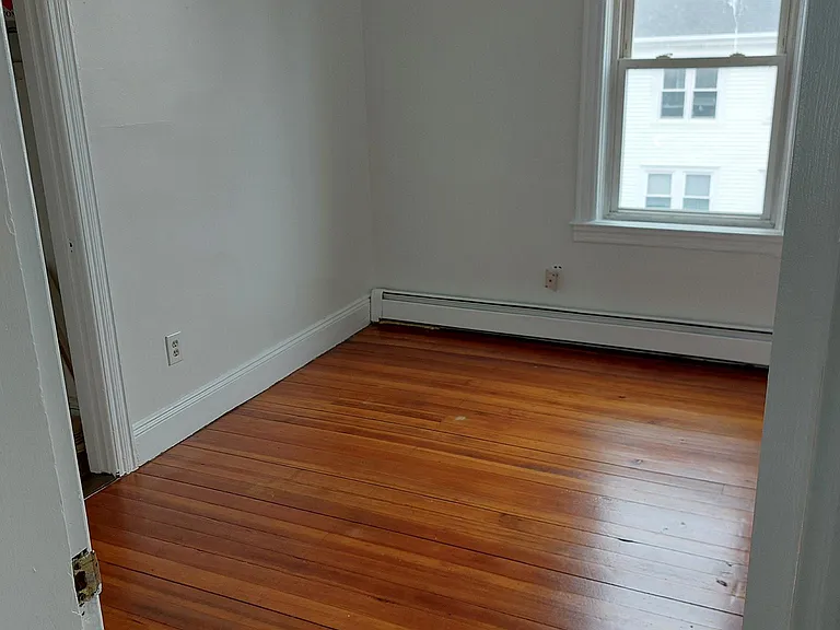 1049 Charles St — Photo 8