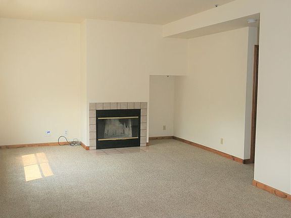 4th image of 631 Waltermire St APT 8