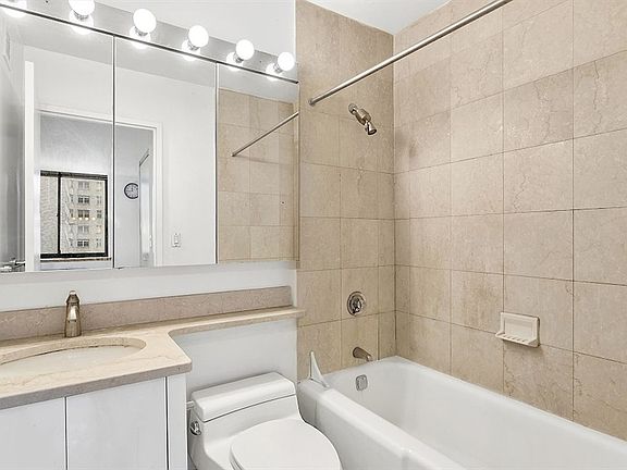5th image of 250 E 40th St APT 23F