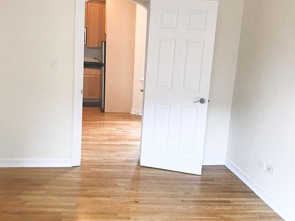 3rd image of 212 Grand St APT 6A