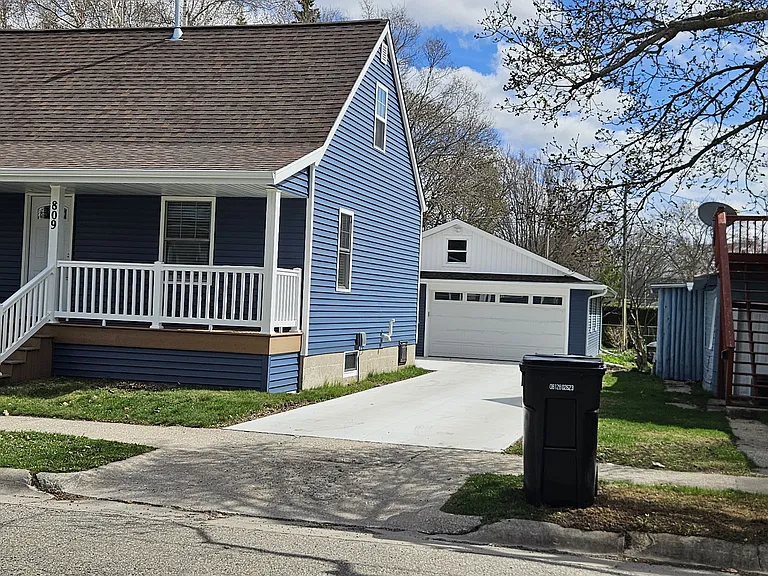 809 Quincy St — Photo 14