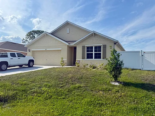 1405 Pace Dr NW Photo 1
