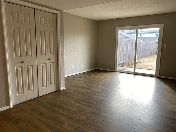5th image of 928 Deonne Cir #1